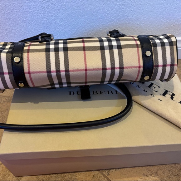 Burberry Nova Check Black Cream Shoulder Bag Authentic - Picture 11 of 16